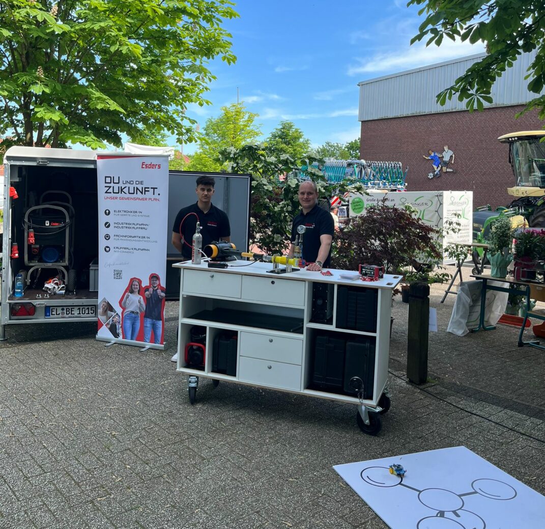 Sebastian und Karim auf der Ausbildungsplatzbörse in Lengerich